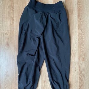 Lululemon Capri workout pants